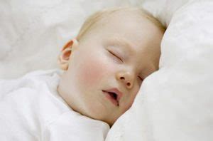 嬰兒睡覺不能拍照 丟枕頭禁忌